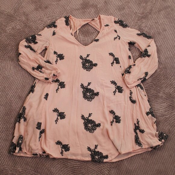 Free People size X-Small Women’s Emma Pink Gray Floral Embroidered Dress - Picture 6 of 13